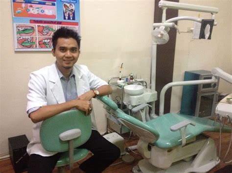 Dokter Gigi Bambang Setio Surabaya