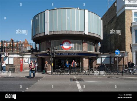 Earl's Court Tube Station