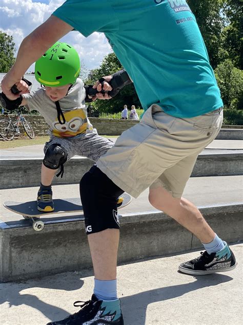 Easy Rollers Skateboard Lessons