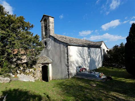 Eglise à Roqueredonde