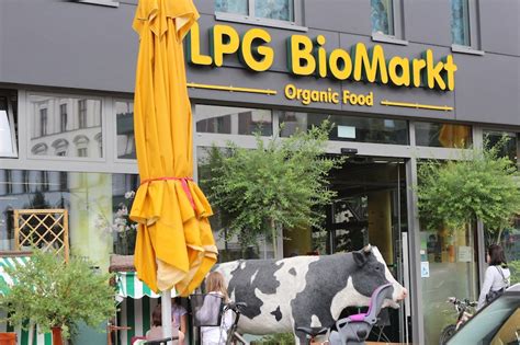 Fahrradständer am LPG-Biomarkt Mehringdamm