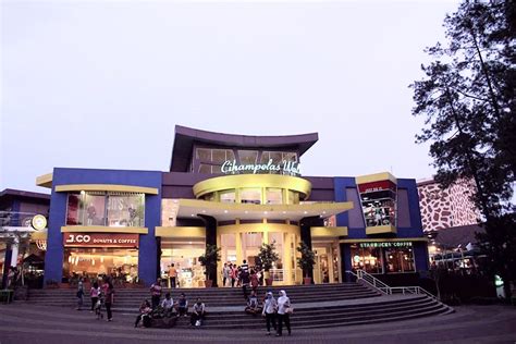 Toko Fashion di Mall Cihampelas Walk Bandung