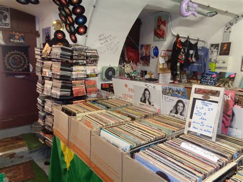 Fuzzy amp Vinyls à Menton