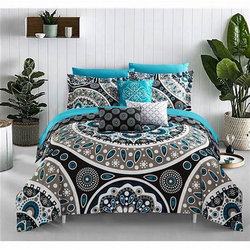 Geometric Pattern Comforter