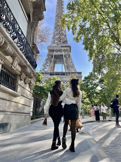 Girls In Paris à Paris