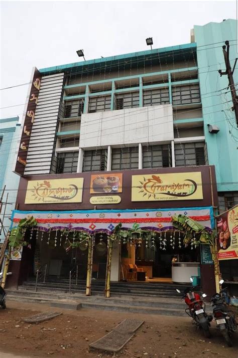 Gramiyam Iyyankaran Cafe and Bakery கிராமியம் ஐயங்கரன் காபி பேக்கரி