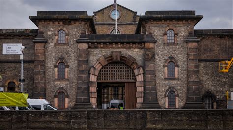 HMP Wandsworth admits two inmates released in error in past week