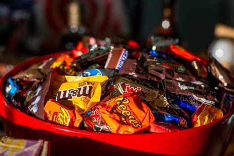 Halloween candy guide: Make informed choices with our sugar check table