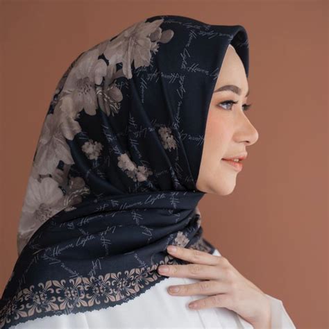 Hijab Segi Empat Motif Indonesia