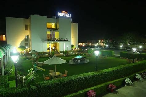 Hotel Deepali bear bar