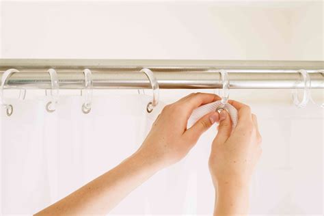 How-To-Clean-Shower-Curtain-Mold
