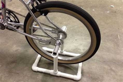 How to Use a Bike Stand to Tweak Your Rim