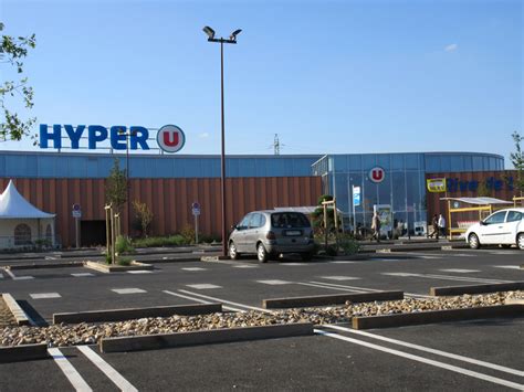 Hyper U et Drive à Baule