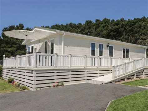 Impeccable 3-bed Lodge at Cayton Bay Holiday Park