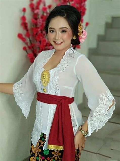 Indonesia traditional clothes