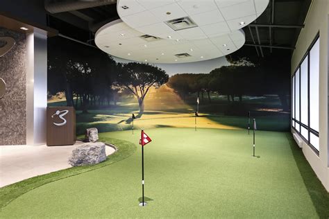 Indoor golf course