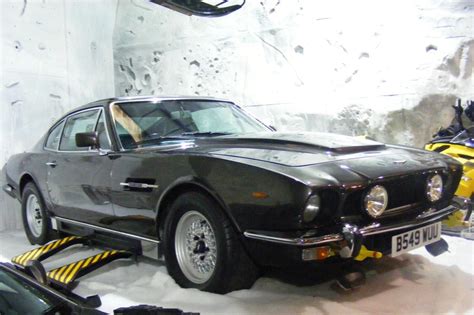 James Bond Aston Martin V8