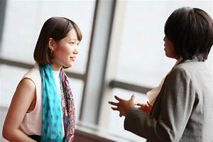 Orang Jepang berdiskusi di rapat