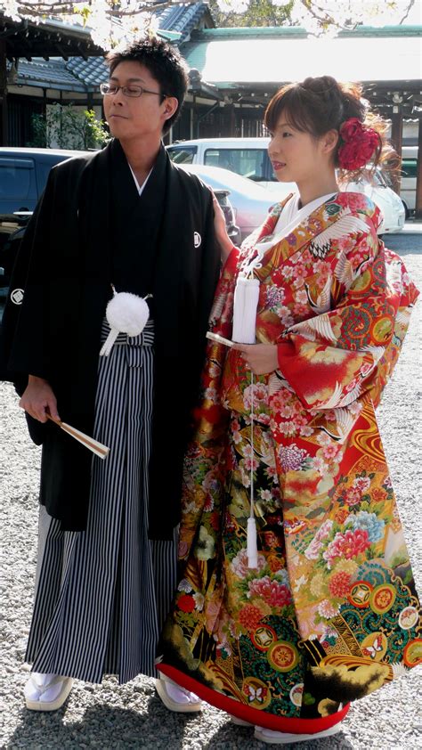 kimono merah jepang