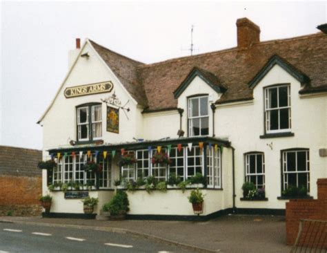 Kings Arms Town and Country Pub