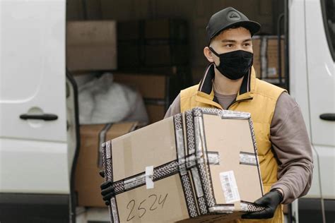 Kurir Paket