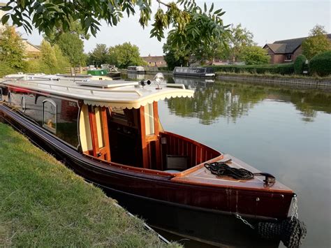 Lancaster Canal Boat Hire & Holidays