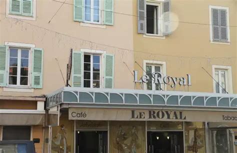 Le Royal...cafe..tabacs... à Ajaccio