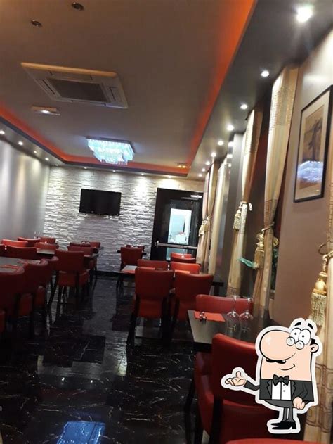 Les Lanternes Rouges à Croix