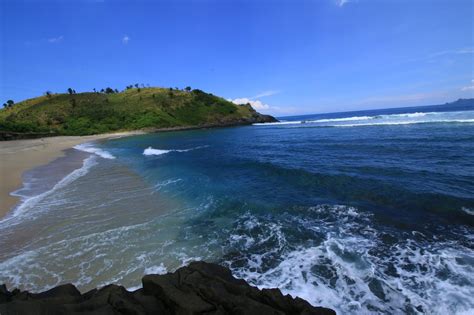 Tips Berwisata di Pantai Mawi dan Membalong