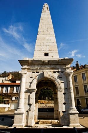 MONOPRIX VIENNE PYRAMIDE à Vienne
