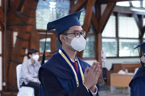 Mahasiswa ITB belajar