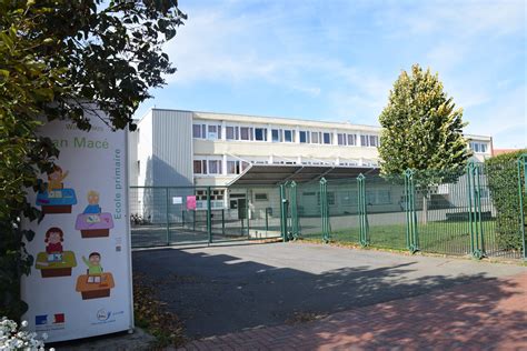 Mairie - école primaire à La Hérelle