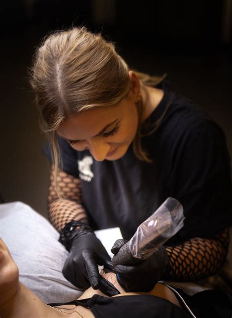 Malvi tattoo shop à Riedisheim