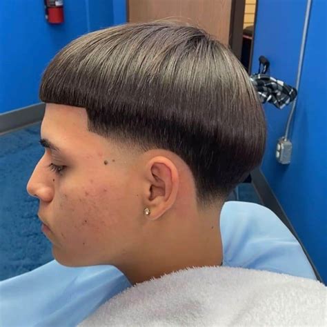 Man's Haircut A-one Parlour