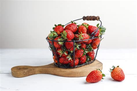 Manfaat Strawberry Untuk Mengatasi Kerontokan Rambut