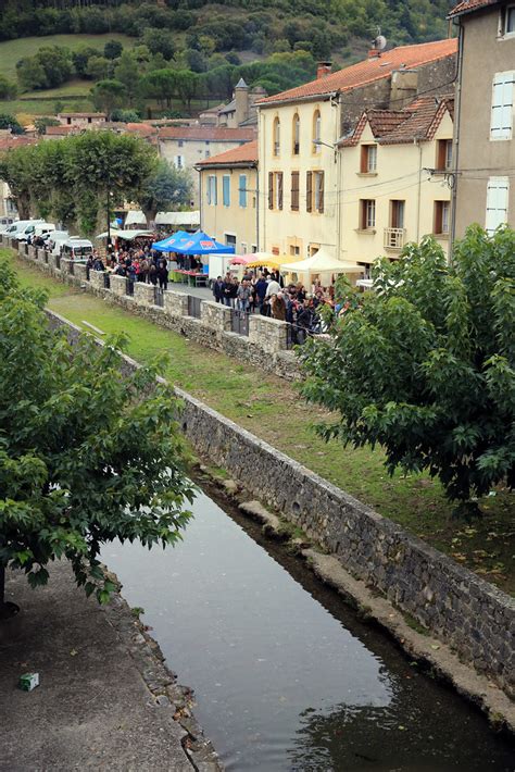 Marché couvert de Labastide Roualroux à Labastide-Rouairoux