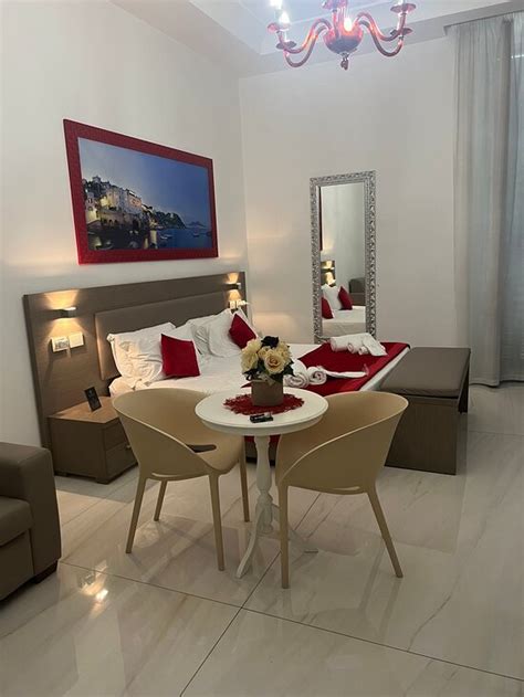 Mecla Suites Naples