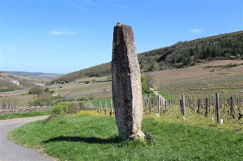 Menhir de Chancerons à Vergisson