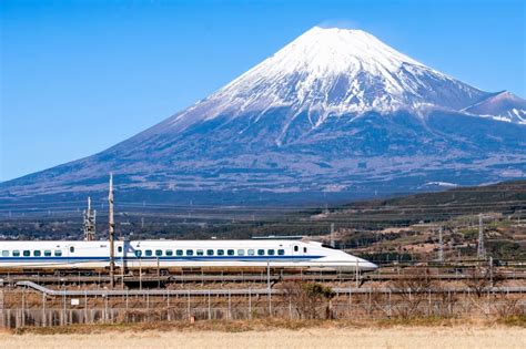 Menjadikan Kereta Api Jepang Sebagai Teladan