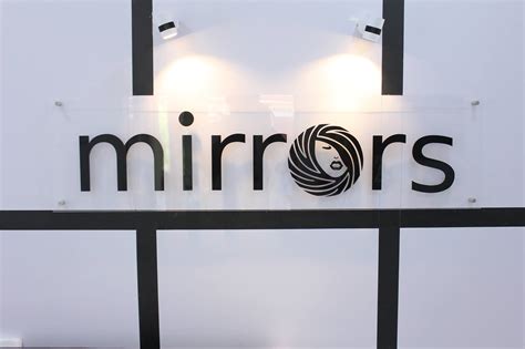 Mirror Unisex Salon