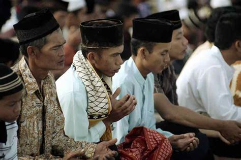 Muslim prayer in Indonesia