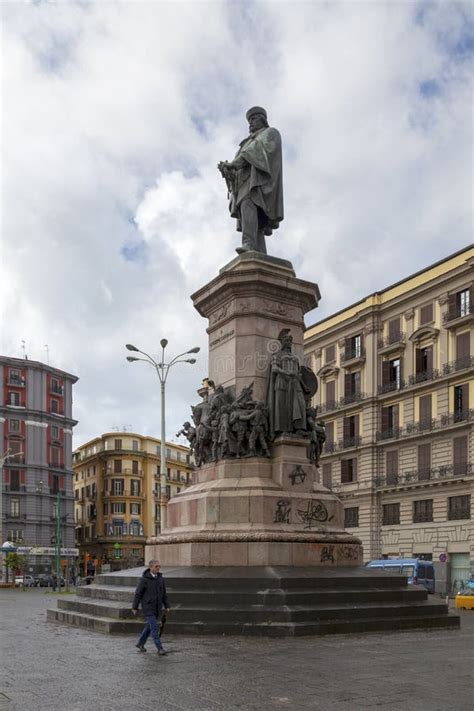 Napoli Garibaldi Square Naples