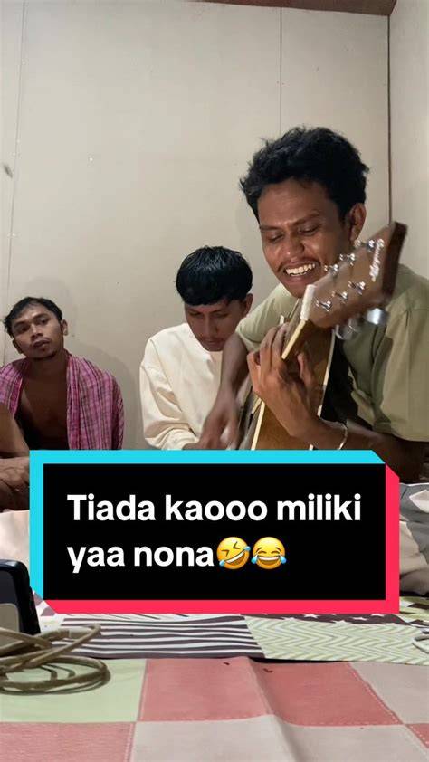 Nonton bareng teman kos
