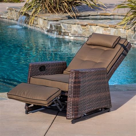 Outdoor-Reclining-ChairsRecliner