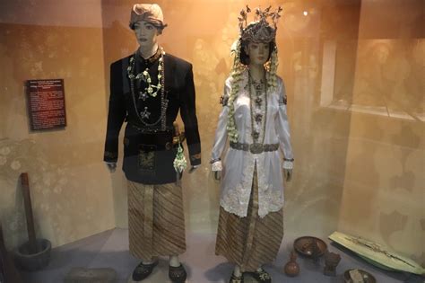 Pakaian Adat Sunda di Museum Sri Baduga