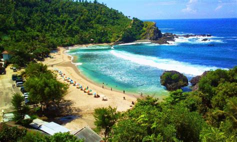 Pantai Lambor Indonesia