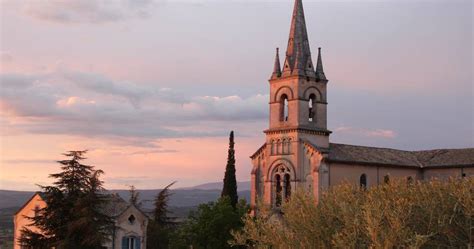 Parking Église Neuve à Bonnieux