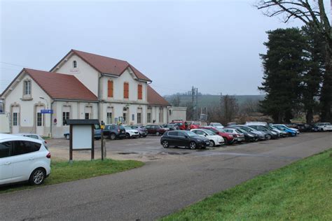 Parking à Poligny
