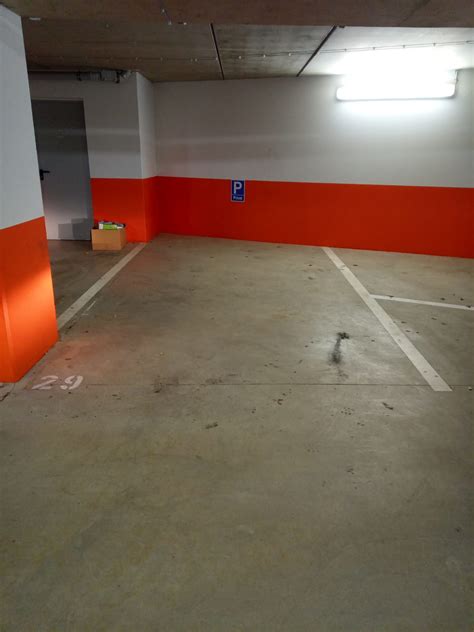 Parking à Loué