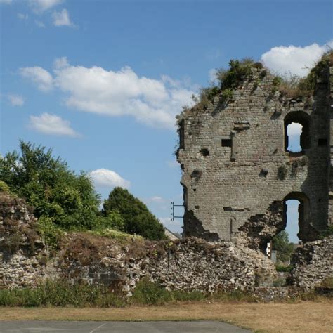 Parking Château à Hédé-Bazouges